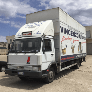 Archisio - Lavoro di Iudice Traslochi E Trasporti - Forte della propria esperienza pluriennale iudice traslochi e trasporti in grado di offrire servizi efficienti a prezzi altamente competitivi Lazienda di vittoria dispone di un ampio parco m