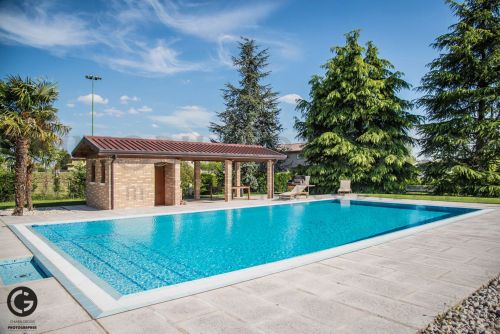 Archisio - Lavoro di Chiara Grossi Photographer - Sono una fotografa e mi occupo di interniHo avuto la possibilit di collaborare con studi fotografici digitalmovie srl bng studio inoltre ho maturato una vasta esperienza in servizi still life