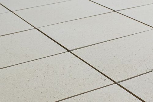 Archisio - Lavoro di La Pietra Compattata srl - Una selezione di materie prime naturali porfido quarzo granito recuperate dal processo delle pietre Le pietre vengono schiacciate in una miscela innovativa e pressate per diventare compatti Lun