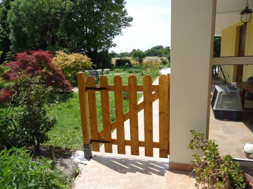 Archisio - Lavoro di Marchiante - Azienda dinamica e creativaLavorazioni su misura vendita legno impregnantivernici e pittureReparto bomboniere e cornici