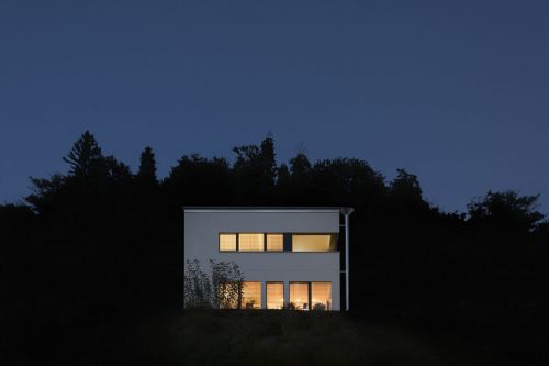 Archisio - Lavoro di Marco Reggi - Marco reggi was born in como in 1988He graduated from cfp bauer photography institute in milanMarco is a professional photographer specialized in architectureInterior design and still life