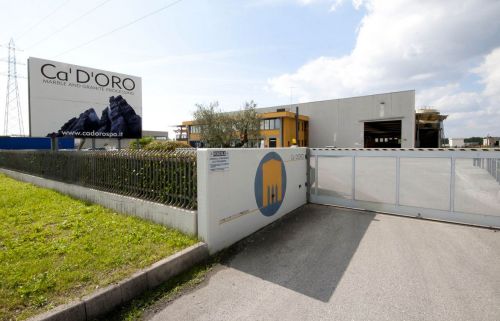 Archisio - Lavoro di Venetian Gold spa - Lazienda ca doro spa Nasce nel 1988 a san giorgio di nogaro in provincia di udine dallesigenza della famiglia fondatrice inizialmente operante nel settore edilizio di diversificare