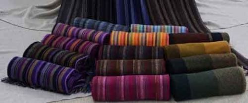 Archisio - Lavoro di Accornero Cashmere Sas - Siamo un atelier di artigiani che da oltre 25 anni collaborando con importanti griffe nel settore moda abbigliamento e casa trasformano le pi calde e morbide fibre pregiate in particolare cashm