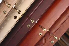 Archisio - Showroom di Bardelli Cornici - Bardelli cornici Troverete un ampio assortimento di porte nelle varie tipologie di apertura differenti fra loro per essenza e colore Presso lattivit il personale esperto e competente sapr