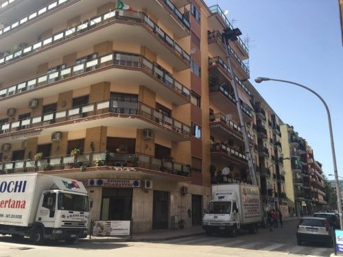 Archisio - Lavoro di La Casertana Traslochi - La casertana traslochi lavora con professionalit e competenza per garantirti un trasloco accurato e preciso di abitazioni uffici sedi di enti privati e pubblici ed il trasporto e spedizione di