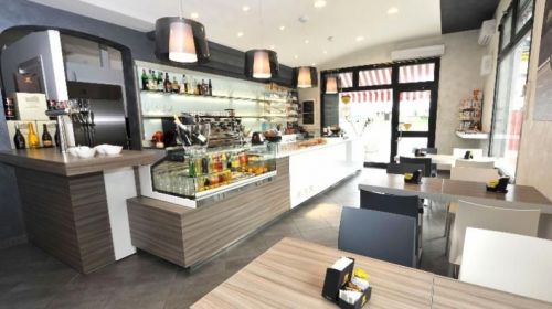 Archisio - Lavoro di Traslochi Amoruso - Questo il nostro biglietto da visita Lesperienza di oltre 20 anni nel settore ha fatto nascere una realt aziendale dinamica che concilia la nostra consulenza professionale al lavoro specia