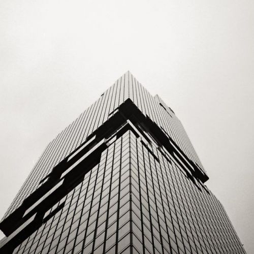 Archisio - Lavoro di Matteo Grande - Offro la mia professionalit per servizi di fotografia immobiliare fotografia di interni ed esterni aziendale industriale corporate e di prodotto ritratti In digitale e su pellicola A tariffe