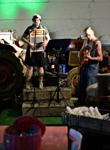 Archisio - Lavoro di Le Bidule - I started planning events in 2002 and have over six years experience abroadIn 2009 i moved back to italy and continued my work hereIn umbria i opened le bidule my workshop and office wher