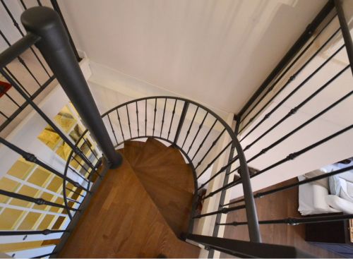 Archisio - Lavoro di G G Interni - Gg interni ha un animo famigliare e una mente internazionale Produciamo seguendo la logica artigianale dellunicit di ogni prodotto avvalendoci di macchinari attrezzature e tecniche innovative