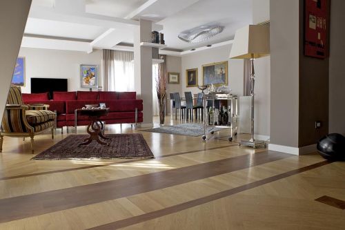 Archisio - Lavoro di Soloparquet srl - Soloparquet unazienda giovane e dinamica che opera da molti anni nel mercato della distribuzione e posa in opera del parquet Oltre a una vasta scelta delle pi prestigiose essenze lignee con u