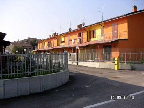 Archisio - Lavoro di Perazzoli Costruzioni srl - Realizzazioni e ristrutturazioni ediliPerazzoli costruzioni costruisce e vende direttamente immobili di tutte le tipologie garantendo al cliente nessuna spesa di intermediazione un unico riferime