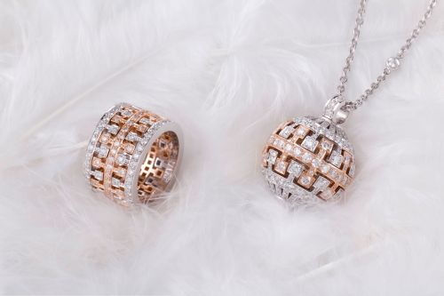 Archisio - Lavoro di Lorenzo Michelini Photographer - Lo studio fotografico lorenzo michelini si trova a firenze toscanaSpecializzato in campagne pubblicitarie still life e fotografia di interni realizza servizi fotografici per e-commerce di gioiel