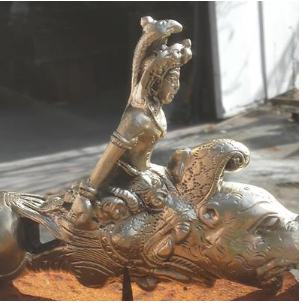 Archisio - Showroom di Arte E Ferro - Nicola cuppari lartista fondatore di arte e ferro investe nel rapporto con il progettista ed il cliente finalecommittenteA partire dalla definizione progettuale di manufatti metallici fin