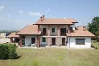 Archisio - Lavoro di Bertone Costruzioni srl - La bertone costruzioni di lorenzo bertone nasce nel 1973 come impresa artigiana locale specializzata prevalentemente in ristrutturazioniNel 1980 realizza il primo grande capannone industriale