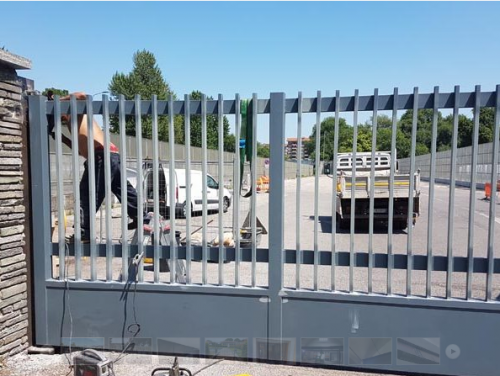 Archisio - Lavoro di Ar Carpenteria Di Taccardi C Sas - Lazienda ar Carpenteria di taccardi angela e c Sas una nota attivit situata a peschiera borromeo comune di milano operante nella vendita e nellinstallazione di infissi e serramenti La