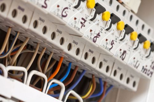 Archisio - Lavoro di Main Antonio - Si occupa di impianti elettrici civili ed industriali rete dati automazione impianti