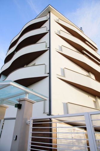 Archisio - Lavoro di Peg Costruttori srl - Qualit ed esperienza che migliorano il costruire anno dopo annoDal 1950 progettiamo e realizziamo immobili di pregio ricercati nello stile belli da vivereLattivit nel settore edilizio nas