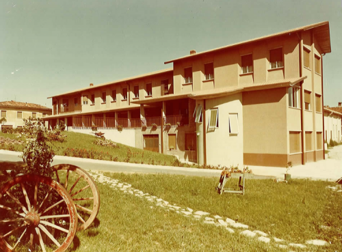 Archisio - Lavoro di Edilfor - L esperienza consolidata nel tempo rende la societ in grado di unire lattenzione alle nuove tendenze del mercato con una praticit sempre pi rispondente alle esigenze del cliente sia esso