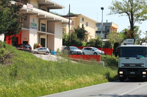 Archisio - Showroom di Cestra Ceramiche - Lazienda nasce agli inizi degli anni 60 grazie alla tenacia e agli sforzi di antonio cestra e ida cirilli e figli i quali ebbero lintuizione e la capacita di creare una vera e propria pic