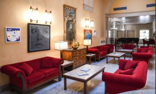 Archisio - Showroom di Mazzoli - Curare larredo di un ambiente destinato ad accogliere molte persone significa saper scolpire lo spazio Mazzoli lo fa da quarantanni avvalendosi dei migliori architetti e designer collaborando