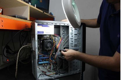 Archisio - Lavoro di Arcade Informatica - Assistenza tecnica per la riparazione di computer hardware e software per il recupero dati e per la rimozione di virus informatici Una vasta gamma di prodotti informatici dai personal computer all