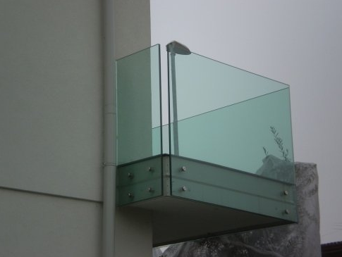 Archisio - Showroom di Allfer - Situata a castenedolo in provincia di brescia la allfer specializzata nella produzione di infissi in alluminio legno-alluminio e pvc personalizzabili in base alle richieste del cliente La ditt