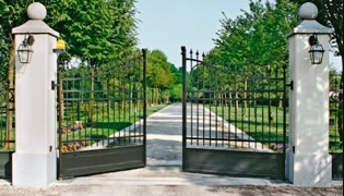 Archisio - Showroom di Aprotec srl - Rivenditore ufficiale ditec entrematic per la campaniaPunto di riferimento per tutte le automazioni porte cancelli barriere porte industriali