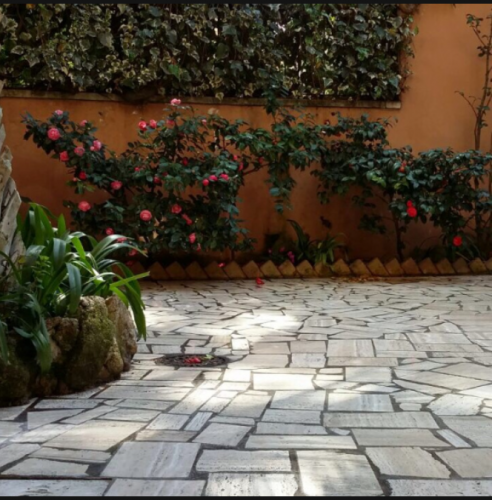 Archisio - Lavoro di De Angelis Artigiani Arrotatori E Mattonatori - La nostra ditta di artigiani arrotatori opera dal 1951 nel campo della levigatura e della pulizia di ogni tipo di pietre marmi e graniti utilizzando prodotti e macchinari dalta qualitLa nost