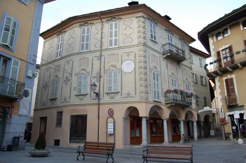 Archisio - Progetto di Canna Arch Carlo - Lo studio nasce nel 1972 e da allora ha svolto una intensa attivit professionale in vari settori spaziando dalledilizia civile allurbanistica dal recupero edilizio di rustici e di edifici d