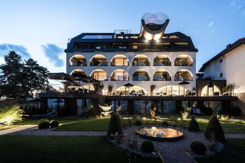 Archisio - Progetto di Noa Network Of Architecture - Noa lespressione essenziale di unetica di lavoro concettuale un giovane team di architetti e designer diretti dai due fondatori lukas rungger e stefan rier con sede a bolzano italia e be