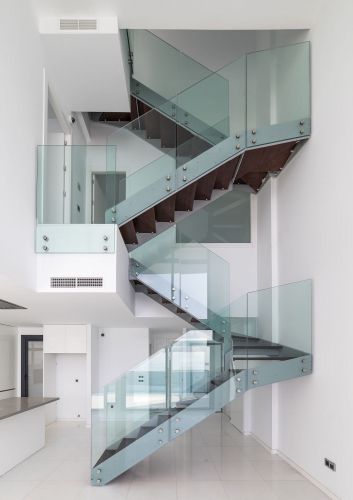 Archisio - Showroom di Fontanot - La storia dellazienda produttrice di scale fontanot ha inizio nella falegnameria dei fratelli albini nel 1947 In un laboratorio del centro di rimini gli artigiani albini realizzano scale a pioli e l