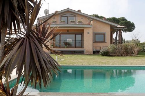 Archisio - Progetto di Giuseppe Curatolo - L opera di un architetto ma forse ogni opera come la strozzatura della clessidra sopra ci sono infinite persone incontri idee sentimenti e la nostra storia sotto sta il futuro a cui affi