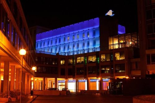 Archisio - Progetto di Marcello Albini - Progetta gli interni di case private negozi e show-room nel mondo allestimenti per mostre e fiere2006 jeckerson abbigliamento casual la show-room di milano e il negozio a mosca 2007 e 2008 fiera