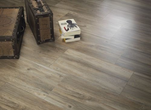 Archisio - Showroom di Fesea - Lazienda nasce nel 1945 acquisendo negli anni sempre maggior rilievo nella vendita di prodotti nel settore idrotermico sanitario arredo bagno pavimenti rivestimenti porte ferramentaDa sempr