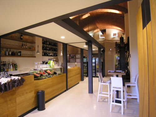 Archisio - Progetto di Franco Capacciola - Architetto nato a roma nel 1955 dove si laurea presso la facolt di architettura nel 1981 Dal 1983 vive e lavora a livorno nel suo studio in via e Mayer 35Si occupa di progettazione architetton