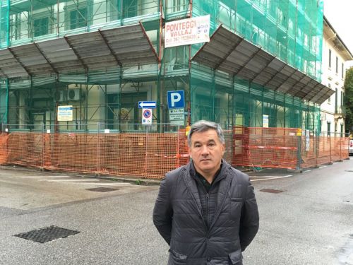 Archisio - Lavoro di Ponteggi Vallaj - Ponteggi vallaj lazienda con sede a pistoia che sin dal 1999 opera nelledilizia ed specializzata nellinstallazione montaggio e smontaggio dei ponteggi utilizzati durante i lavori