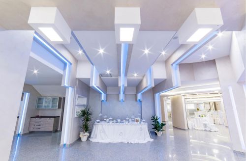 Archisio - Progetto di Formaro Design - Di consolidato risalto internazionaleIl suo percorso professionale racconta uninesauribile passione per idee forme e cromie mescolate con uno stile unico ed eclettico per dar vita a progetti