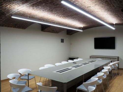 Archisio - Lavoro di Helitec - Nasce nel 2010 e nei primi 3 anni di start-up nonostante il periodo storico si ritagliata un ruolo importante nel mercato dellilluminazione in piemonte passando da 40000 euro di fatturato a pi