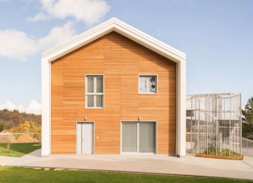 Archisio - Progetto di Laqarchitettura - Lo studio si occupa da oltre 15 anni tra le altre cose di edifici residenziali dalla ristrutturazione alla costruzione ex-novo passando per la sostituzione edilizia demolizione e ricostruzioneL