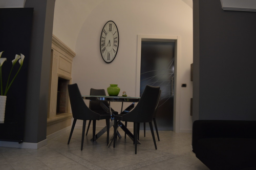 Archisio - Progetto di Manuela Lega - Metto al primo posto lesigenza dei clienti che dovranno vivere lo spazio arredato e dovranno sentirsi a proprio agio Li aiuto a scegliere larredo in modo da rendere organico lambiente interno cos