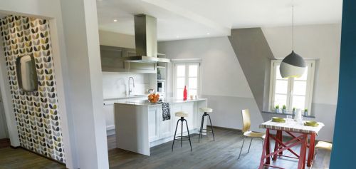 Archisio - Progetto di Rifo - Un vecchio armadio riverniciato delle nuove tende un tocco di colore alle pareti buie la giusta scelta dei punti luce con poche mosse una casa banale pu trasformarsi in un nuovo nido accogliente