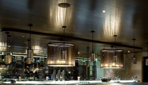 Archisio - Lavoro di Illuminazione Chary - Chary srl Nata negli anni 60 unazienda specializzata nella progettazione ed esecuzione di corpi illuminanti in collaborazione con studi di architettura e designers italiani ed esteriReal