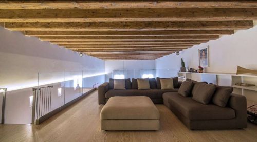 Archisio - Progetto di Rmarchitect - Nasce a padova l8 dicembre 1980 Nel 2000 progetta e coordina la realizzazione degli spazi interni di un centro di estetica e solarium di mq 230 precedentemente adibito ad uffici commerciali Si i