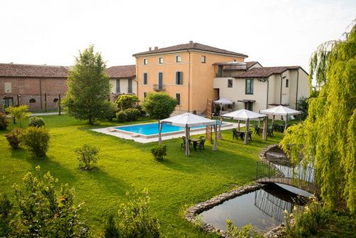 Archisio - Progetto di Annalisa Tinelli - Dal 2000 lavoro come libera professionista occupandomi di progettazione architettonica e di ristrutturazione di fabbricati esistenti con svolgimento pratiche annesseGestisco principalmente nuove