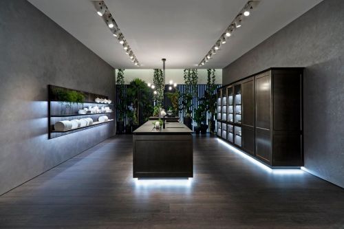 Archisio - Lavoro di Tide srl - Tide nasce con lobiettivo di creare una struttura in grado di operare a tutto tondo nel settore delle finiture di interni di lusso Realizziamo su progetto decorazioni murali rivestimenti in resin