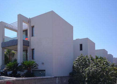 Archisio - Progetto di Ilario Kuluridis - Le aree di attivit cui spazia lo studio sono larchitettura linterior design e il designIl campo di applicazione varia dal privato al pubblico dalla residenza o il luogo prettamente priv