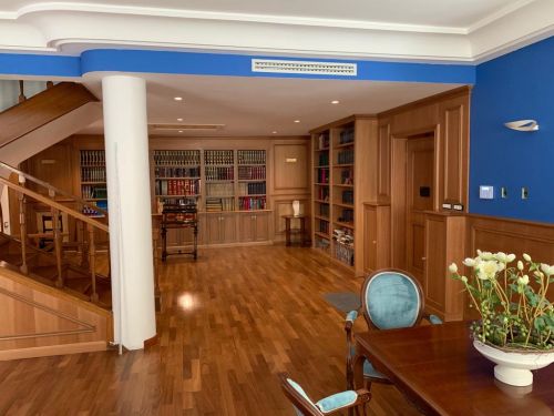 Archisio - Lavoro di Falegnameria Su Misura - Siamo una falegnameria artigianali che lavora il legno mantenendo la stessa manualit che nei secoli ha trasformato ruvide tavole in opere darte Realizziamo arredamenti in legno di qualit superi