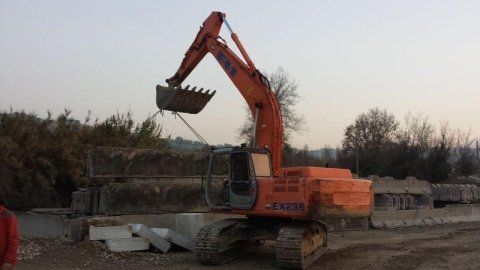 Archisio - Lavoro di Gian Soccoop - Limpresa di fermo gi An una realt a conduzione familiare attiva da tre generazioni nei settori del movimento terra lavori edili stradali demolizioni urbanizzazione acquedotti e fognature