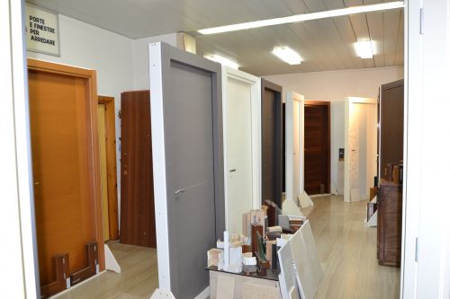 Archisio - Showroom di Geom Francesco Sergio - La nostra e un agenzia di rappresentanza materiali edili ultra quarantennale della citta di lecceI principali clienti sono le imprese di costruzioni liberi professionisti rivenditori installa