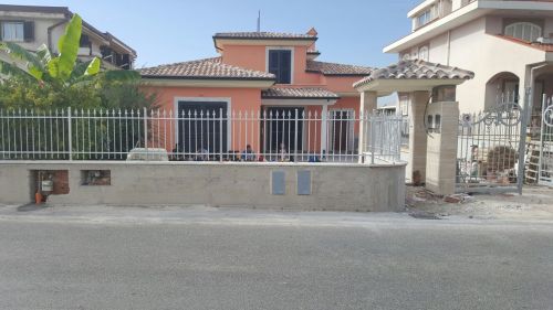 Archisio - Progetto di Valeria Correale - Progettista di interventi di nuova costruzione e ristrutturazioni direzione lavori sicurezza interior design pratiche catastali certificazione energetica perizie estimative di immobili